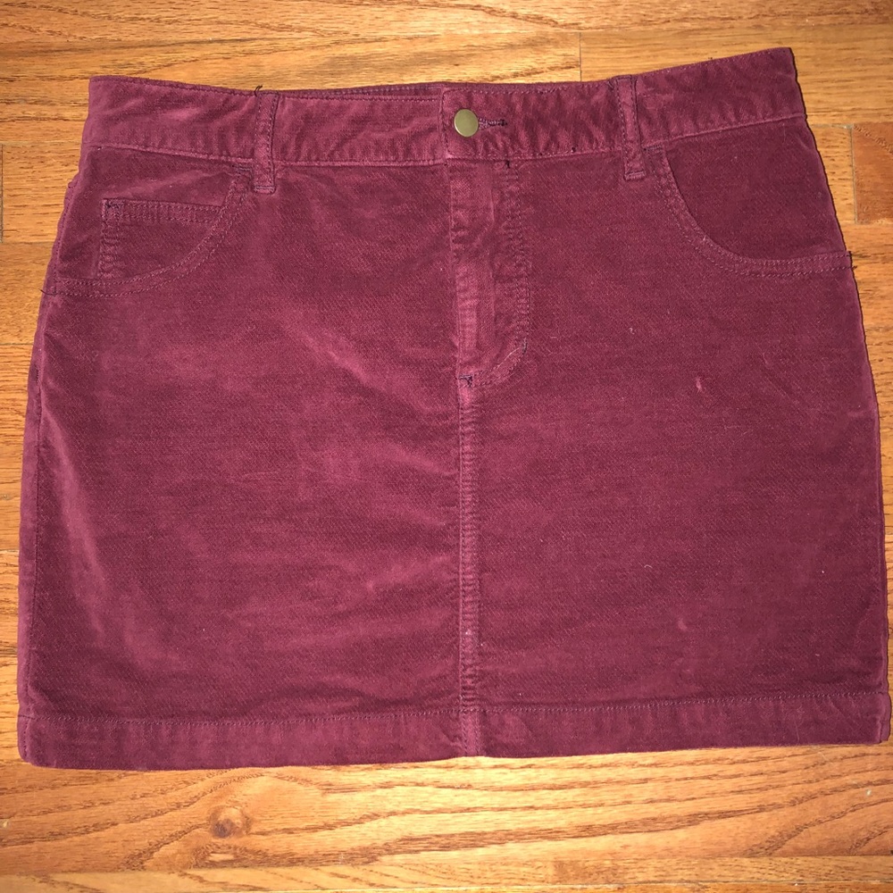 BDG MAROON SKIRT! Excellent condition, size 4!